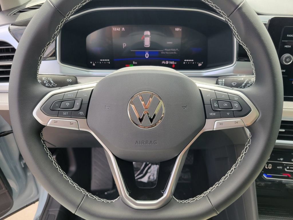 New 2025 Volkswagen Taos SE image 11