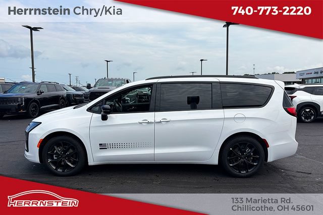 New 2027 Chrysler Pacifica Select FWD image 4