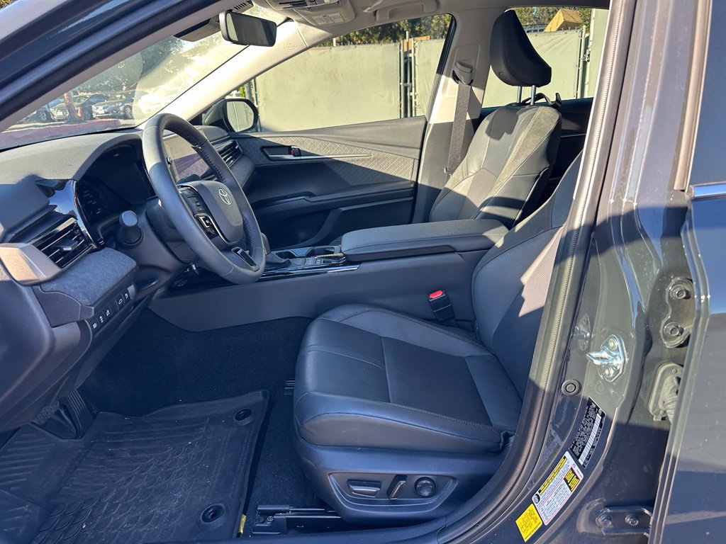 Used 2025 Toyota Camry XLE FWD image 11