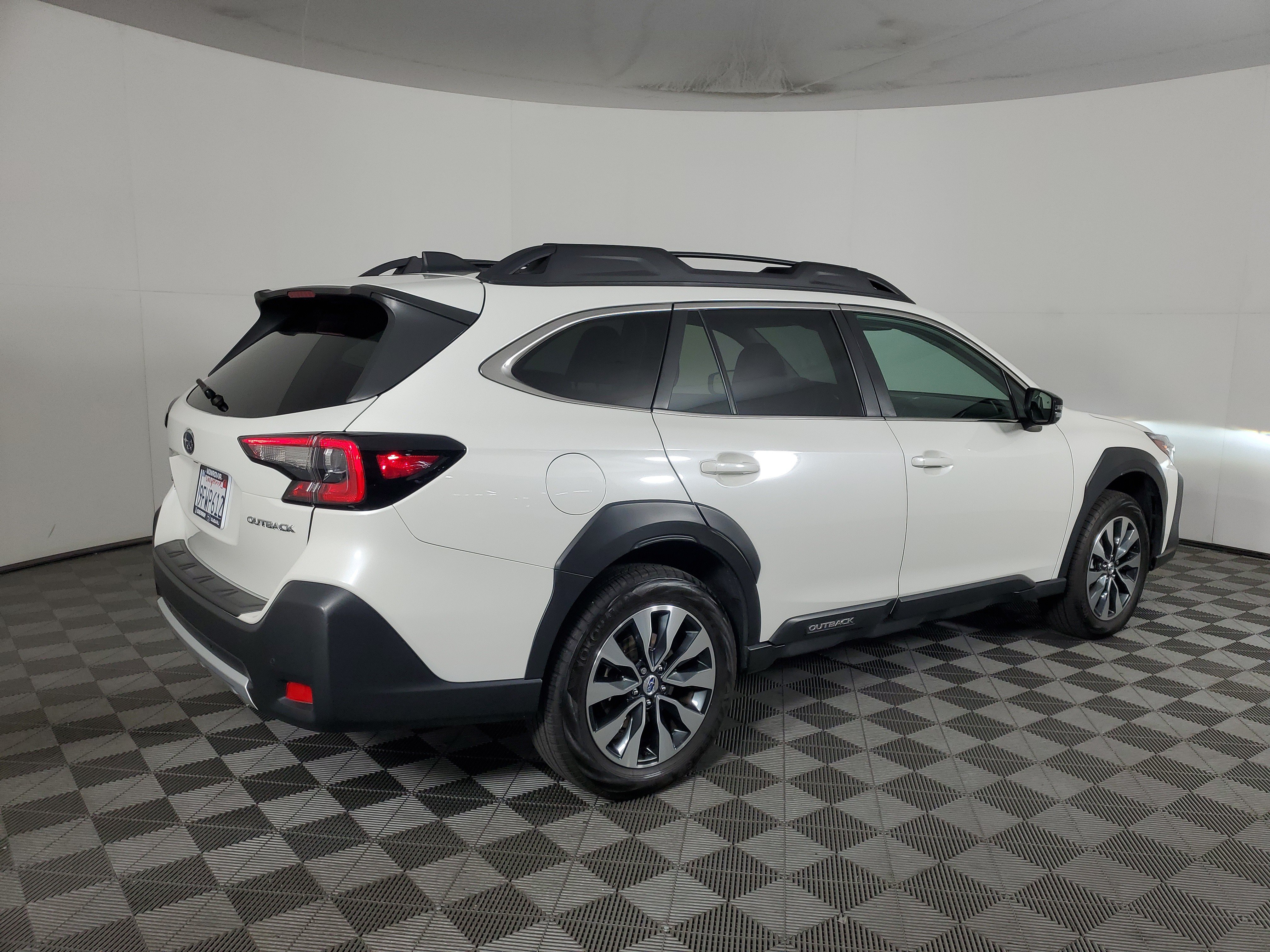Used 2023 Subaru Outback Limited AWD/4WD image 4