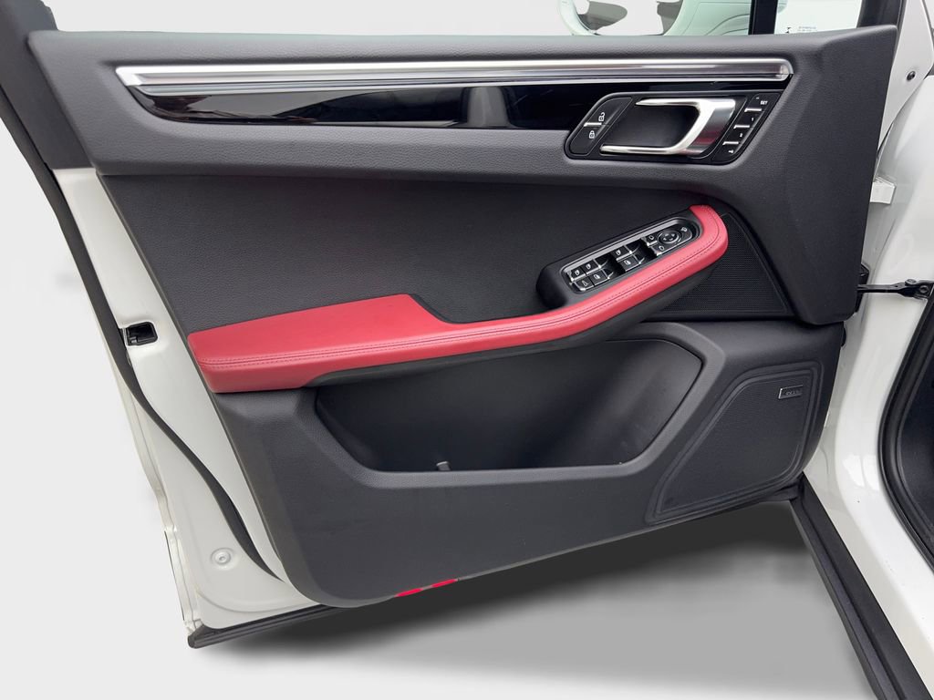 Used 2022 Porsche Macan image 30