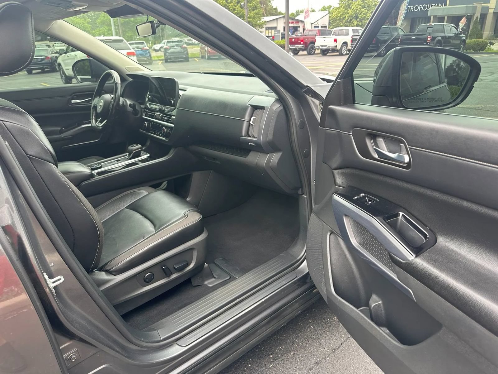 Used 2023 Nissan Pathfinder SL w/ SL Premium Package AWD/4WD image 16