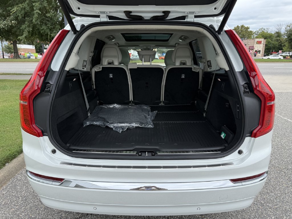Certified 2025 Volvo XC90 B5 Ultra w/ Lounge Package AWD/4WD image 10