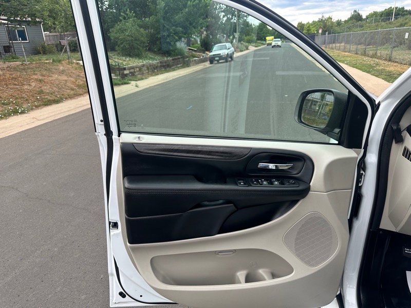 Used 2019 Dodge Grand Caravan SE image 22