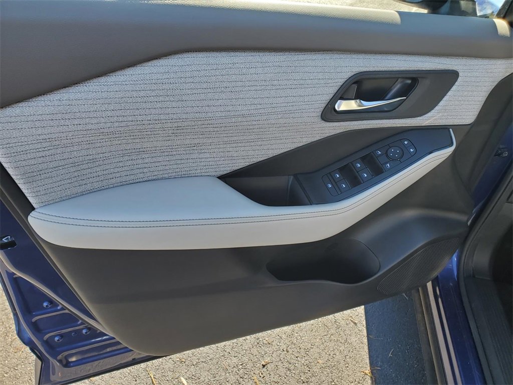 Certified 2023 Nissan Rogue SV image 17