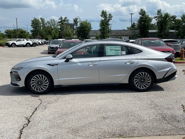 New 2025 Hyundai Sonata Limited FWD image 4
