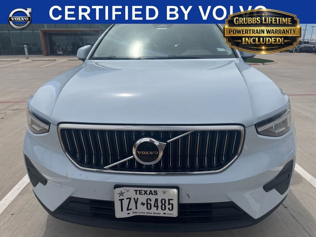 Used 2024 Volvo XC40 B5 Core AWD/4WD image 2