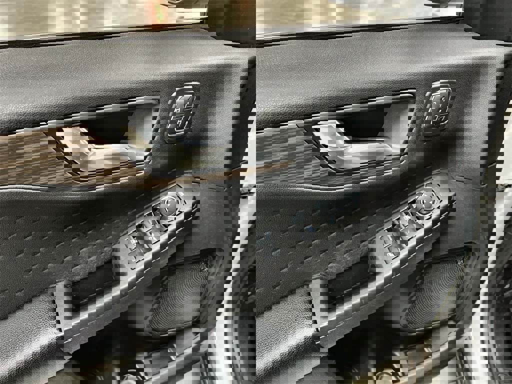 Used 2020 Ford Escape Titanium w/ Titanium Premium Package 2.0 image 14