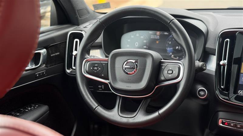 Used 2019 Volvo XC40 T5 Momentum image 24