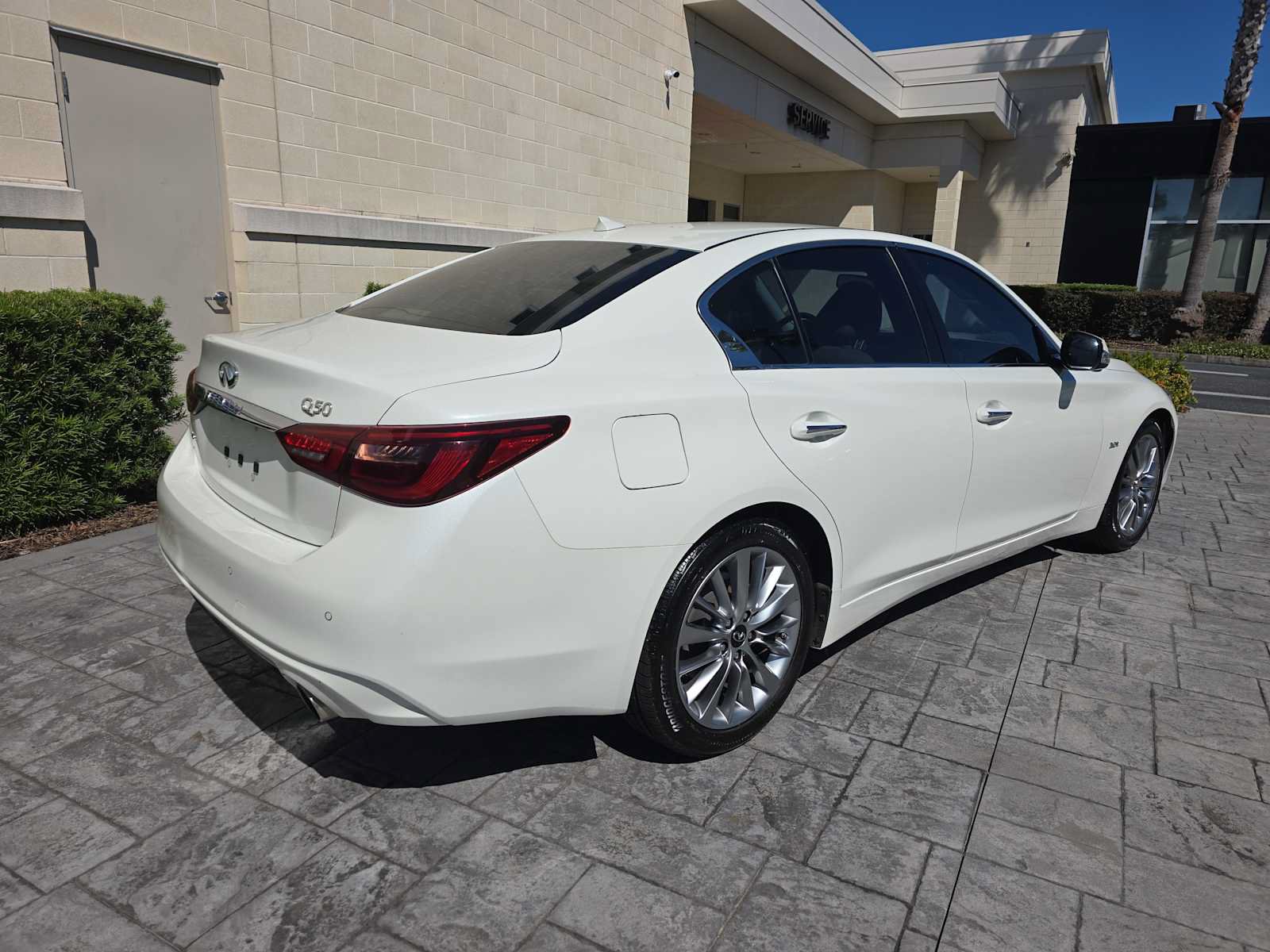 Used 2020 INFINITI Q50 Luxe w/ Essential Package (3.0T Luxe) AWD/4WD image 3