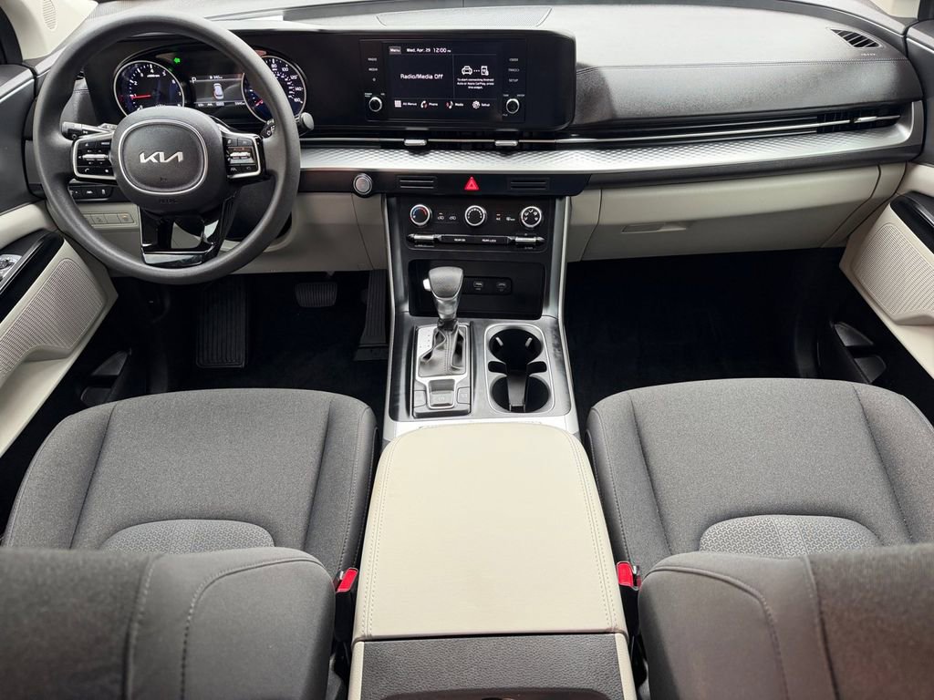 Used 2023 Kia Carnival LX FWD image 18