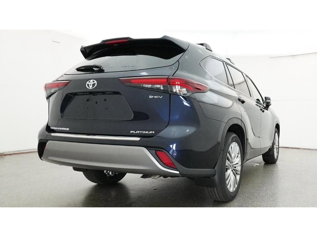 New 2026 Toyota Highlander Platinum image 3