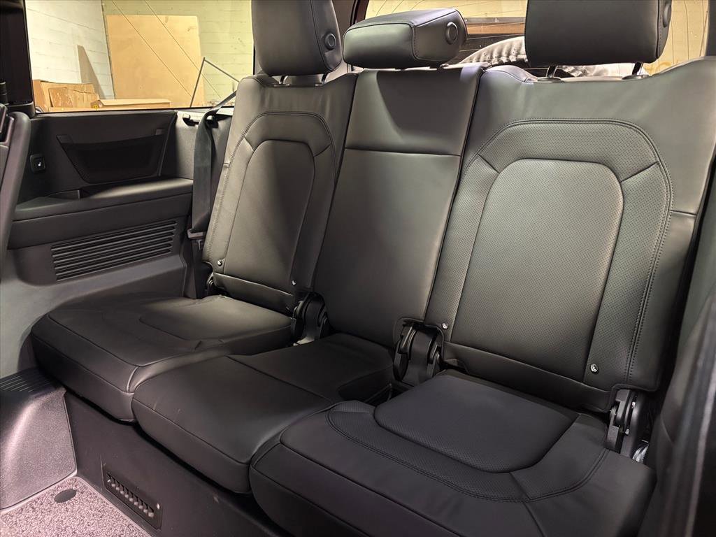New 2026 Land Rover Defender 130 X-Dynamic SE AWD/4WD image 29