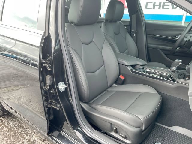 Used 2025 Cadillac CT4 Luxury RWD image 27