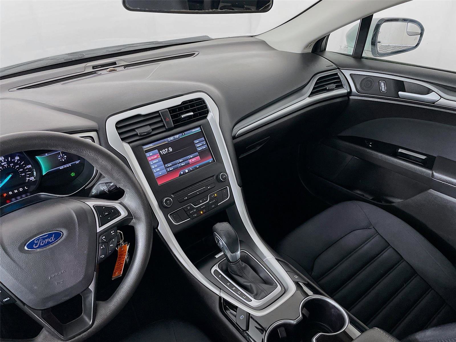 Used 2016 Ford Fusion SE image 24