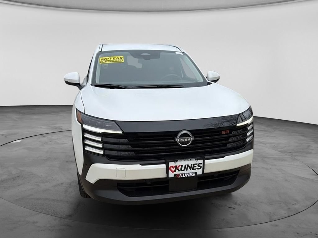 Used 2025 Nissan Kicks SR FWD image 3