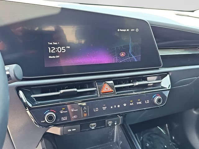 Used 2024 Kia Niro SX Touring FWD image 15