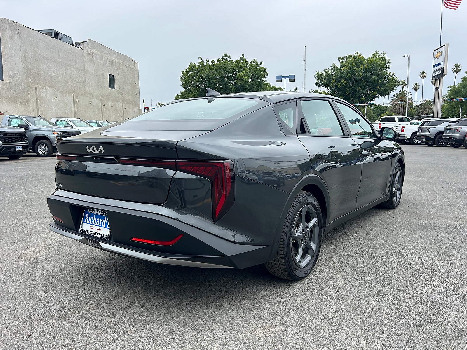 Used 2025 Kia K4 FWD image 3