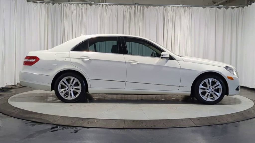 Used 2011 Mercedes-Benz E 350 4MATIC Sedan image 10