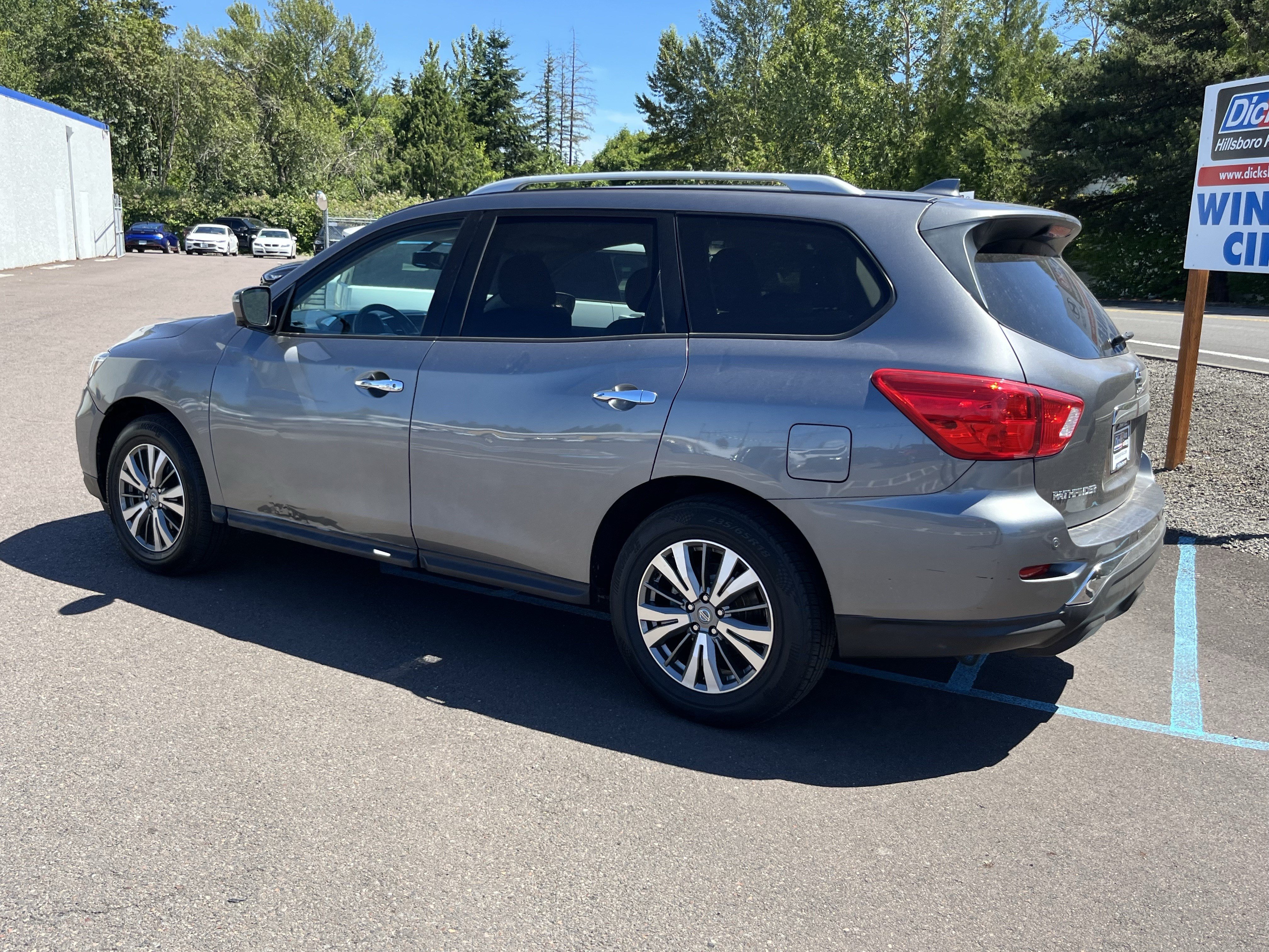 Used 2019 Nissan Pathfinder SL AWD/4WD image 3