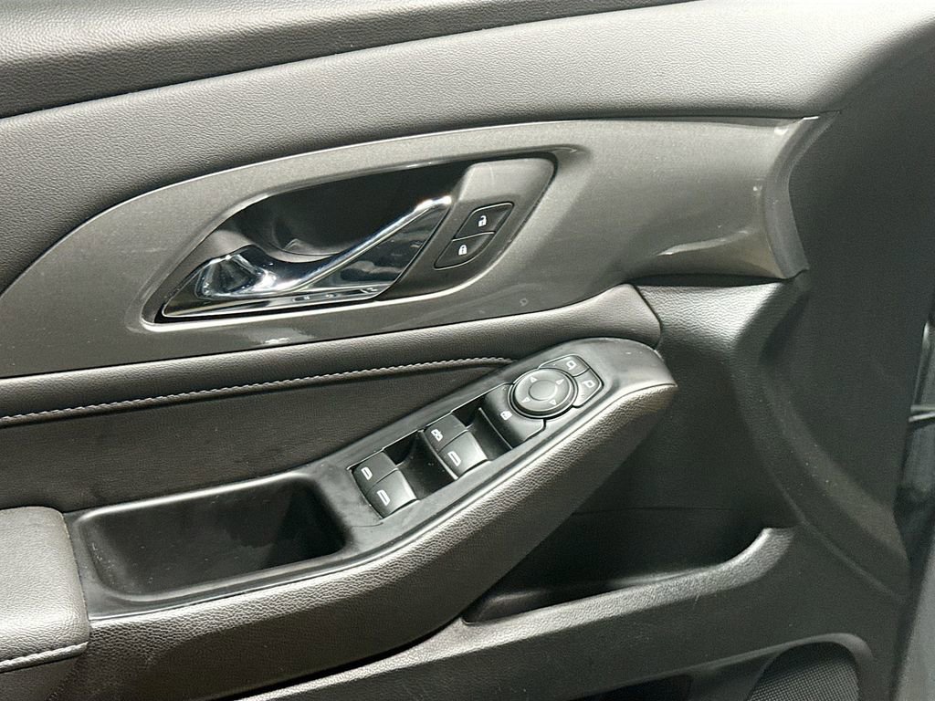 Used 2023 Chevrolet Traverse LT image 17