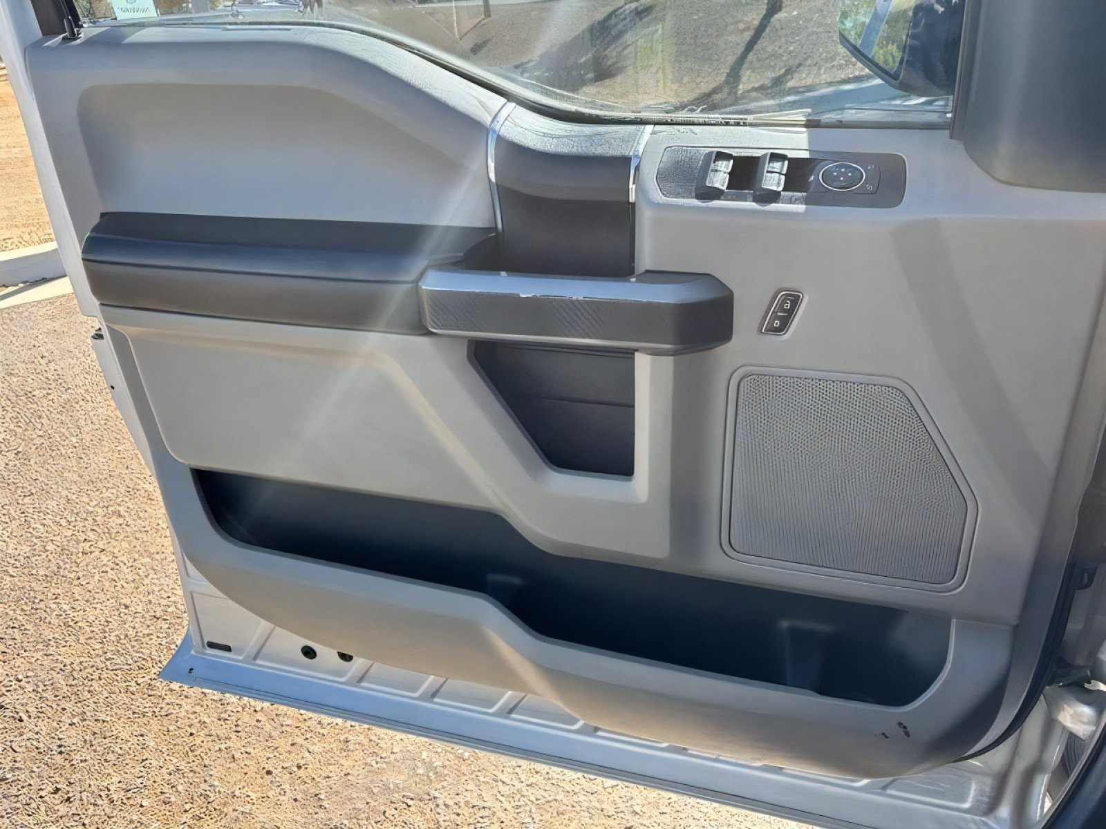 Used 2017 Ford F150 XLT AWD/4WD image 11