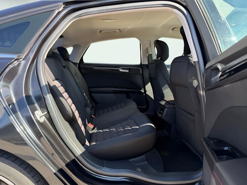 Used 2014 Ford Fusion SE image 25