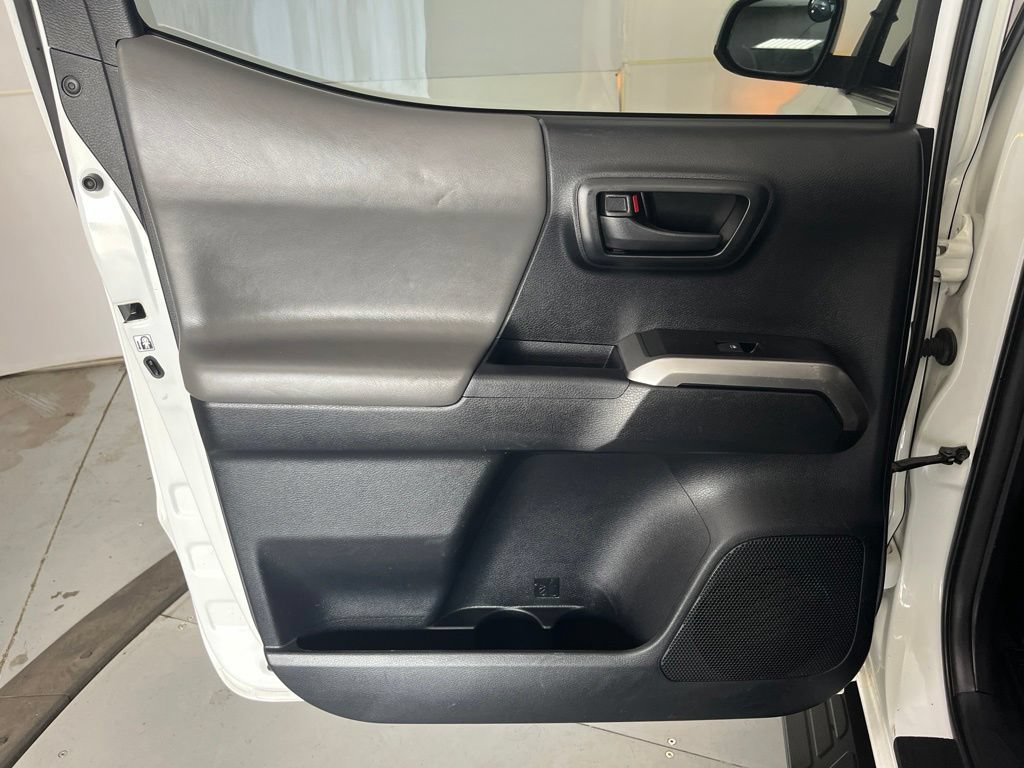 Used 2016 Toyota Tacoma SR5 AWD/4WD image 26