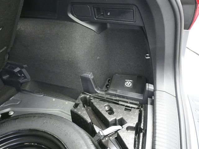 Used 2023 Volkswagen Tiguan SE R-Line AWD/4WD image 17