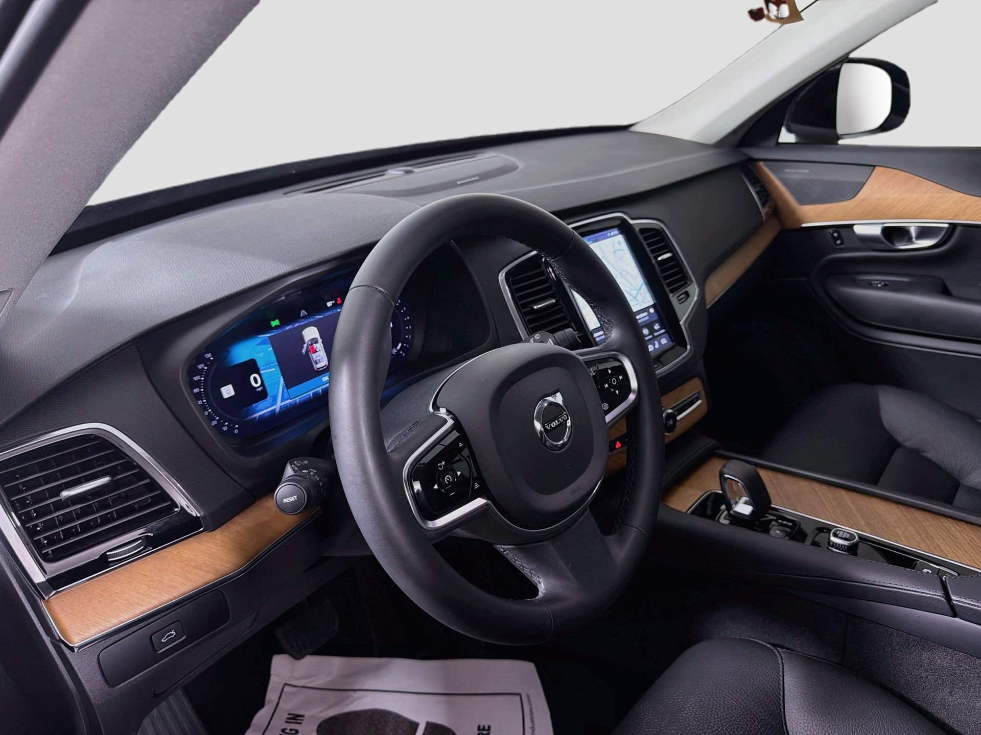 Certified 2024 Volvo XC90 B5 Plus AWD/4WD image 9