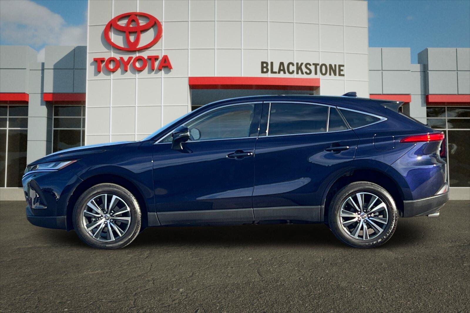 Certified 2024 Toyota Venza LE AWD/4WD image 6