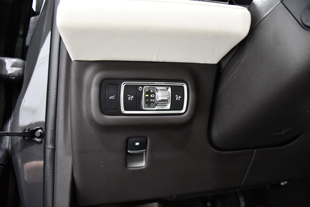 Used 2024 Lincoln Nautilus Black Label image 11