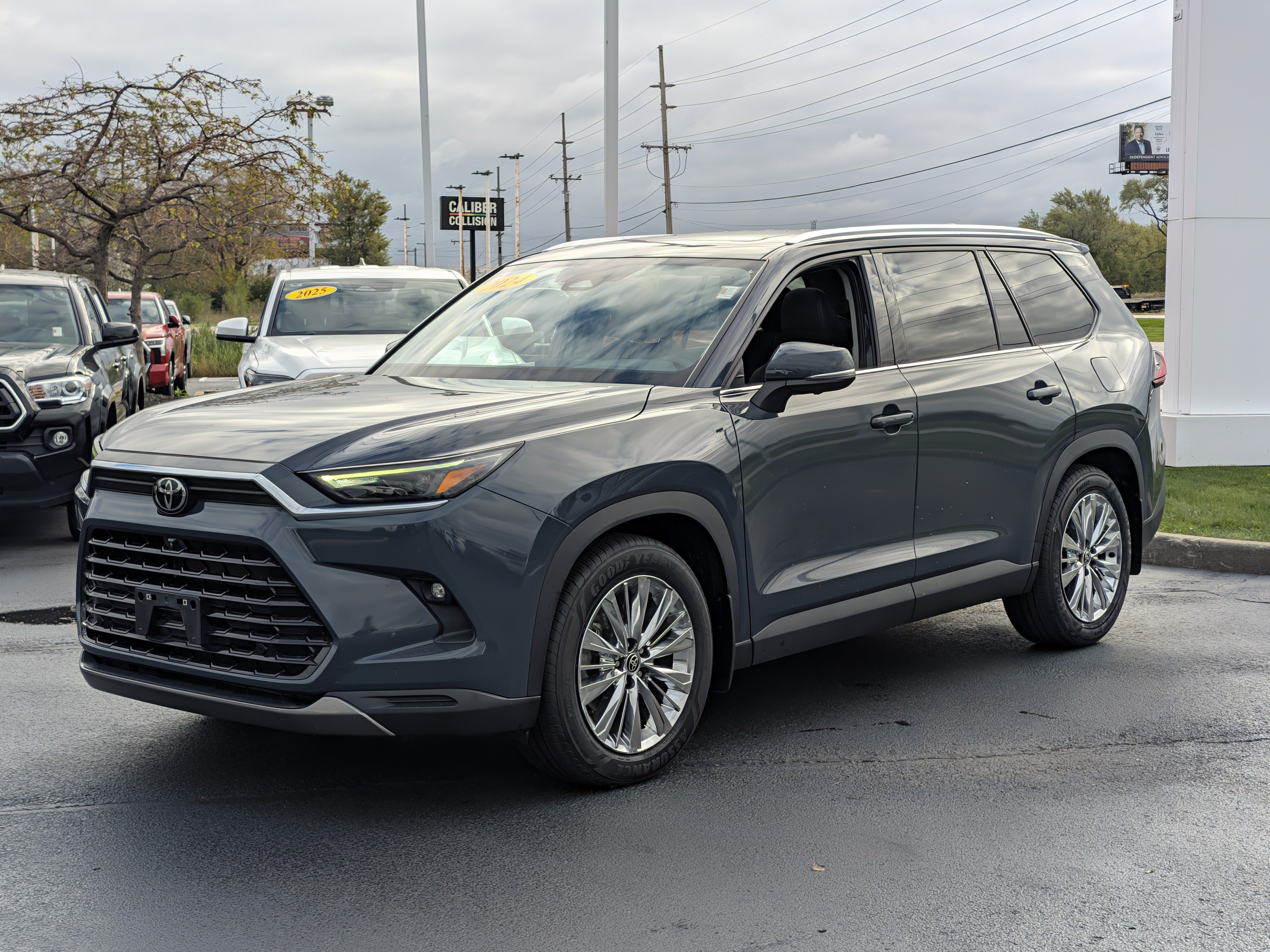 Used 2024 Toyota Grand Highlander AWD image 4