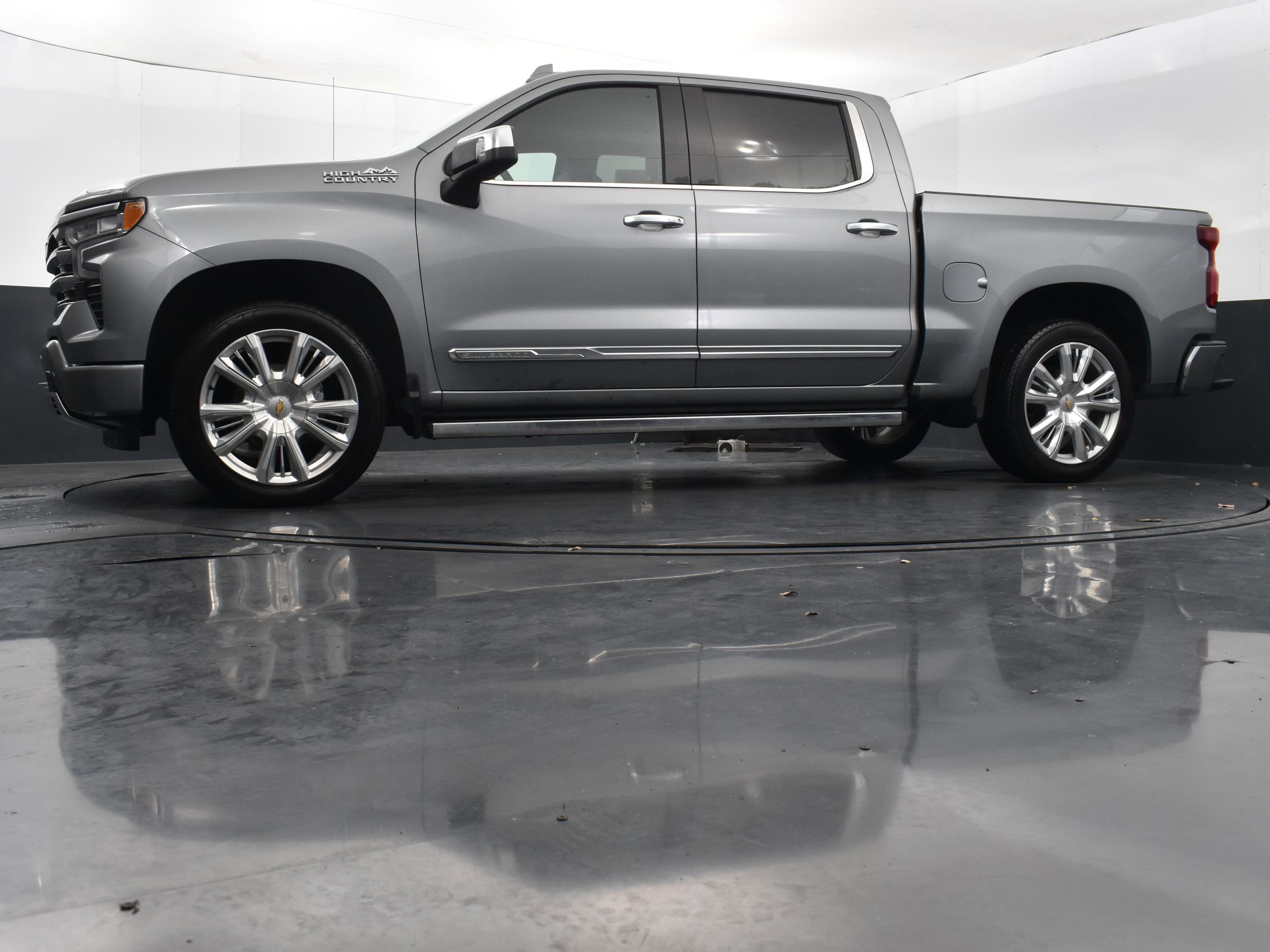 Used 2024 Chevrolet Silverado 1500 High Country AWD/4WD image 35