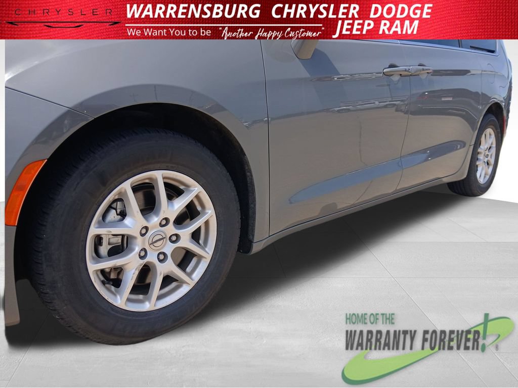 Used 2022 Chrysler Pacifica Touring-L FWD image 36