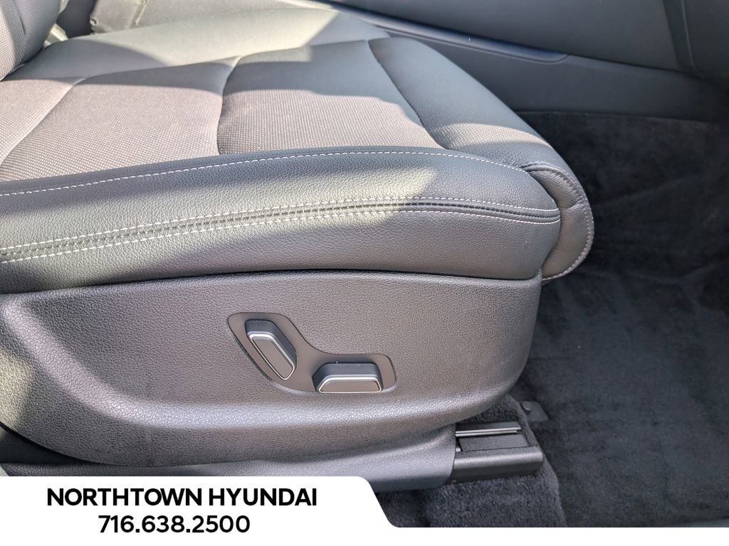 Used 2026 Genesis GV70 2.5T Select AWD/4WD image 38