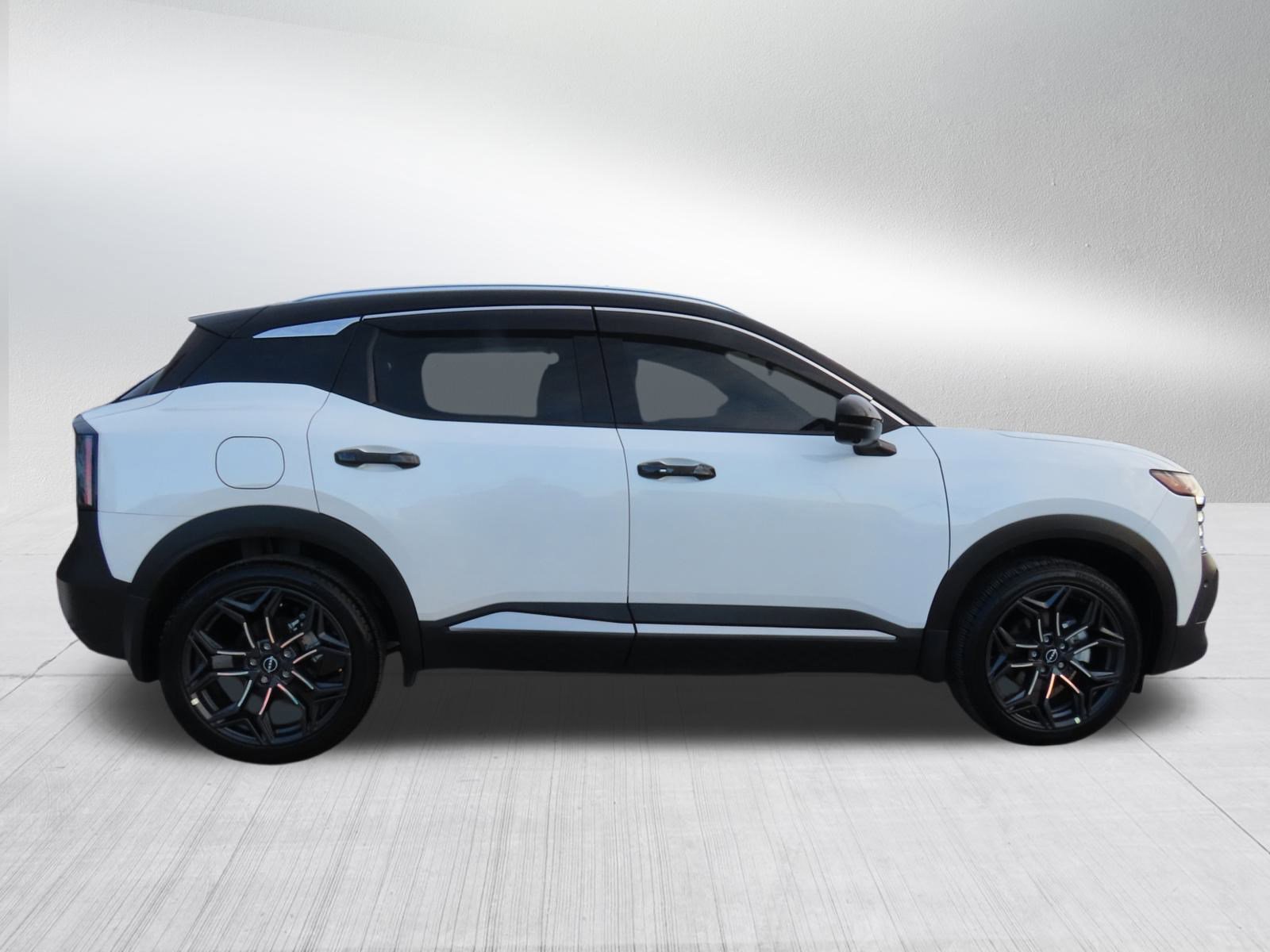 Used 2025 Nissan Kicks SR w/ SR Premium Package image 8