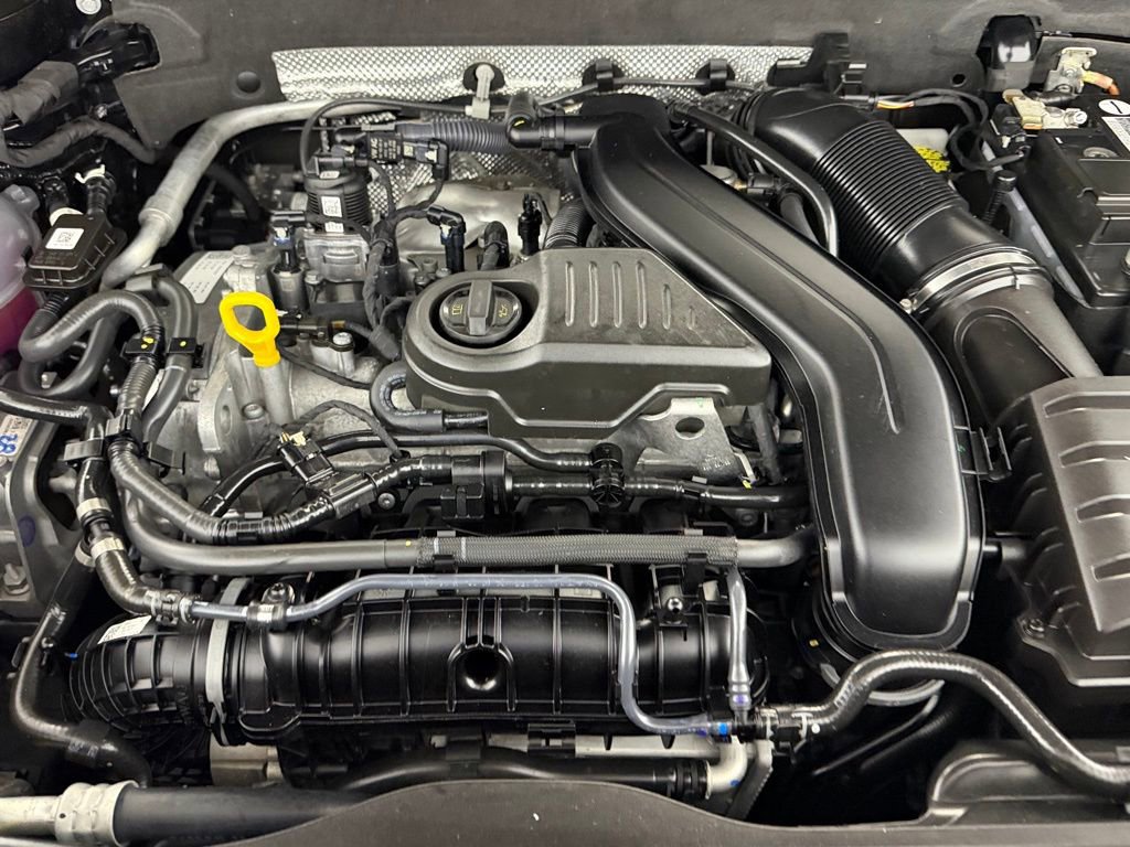 Used 2023 Volkswagen Taos SE w/ Black Wheel Package image 33