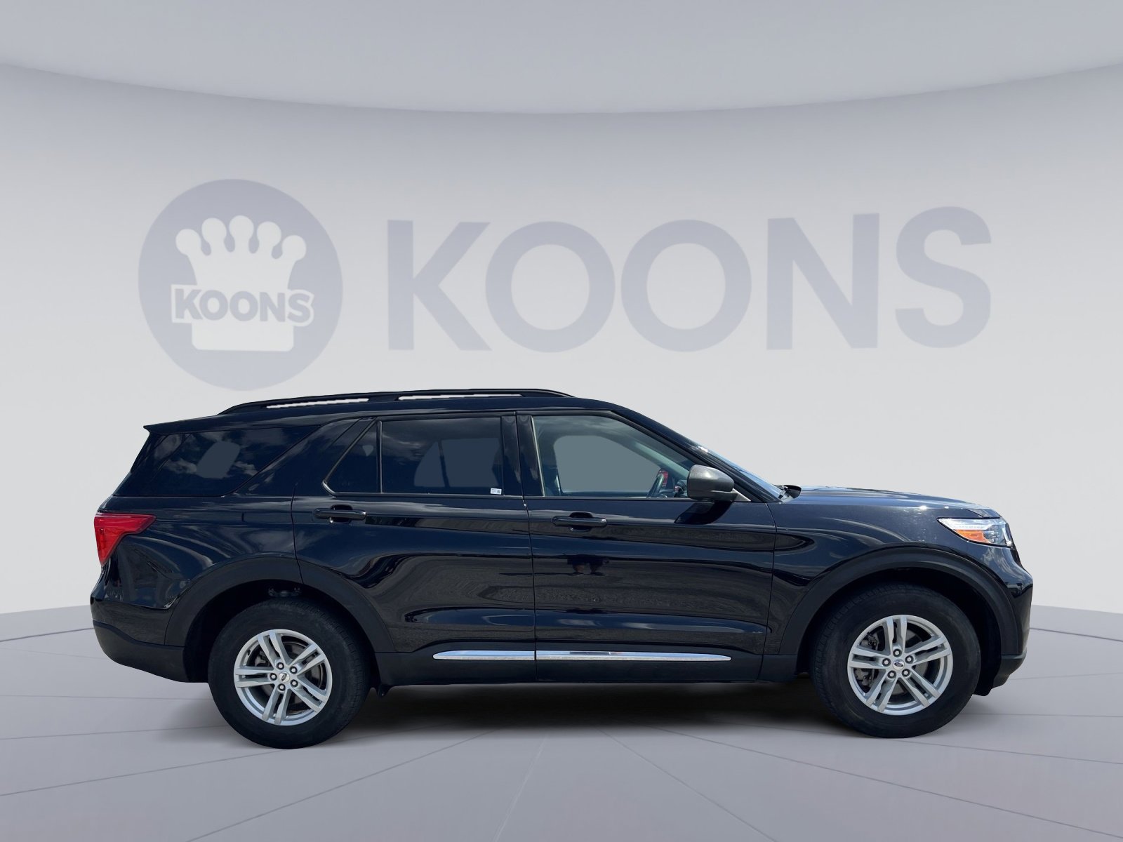 Used 2023 Ford Explorer XLT AWD/4WD image 17