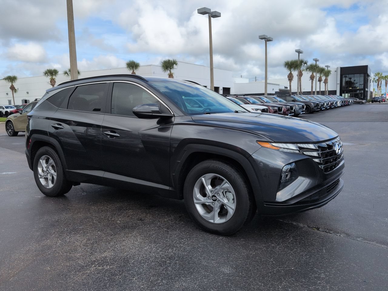 Used 2022 Hyundai Tucson SEL w/ Cargo Package FWD image 2