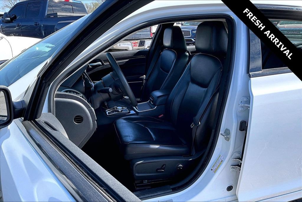Used 2023 Chrysler 300 Touring L w/ Comfort Group image 20