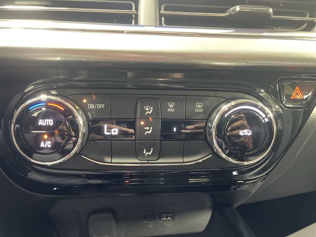 Certified 2025 Chevrolet Trax LT FWD image 19