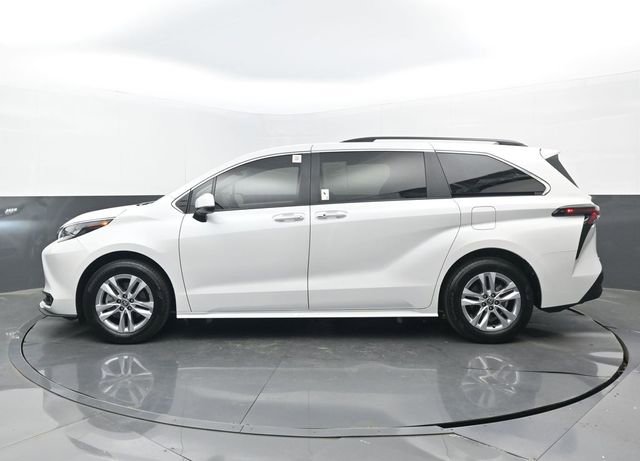 Used 2025 Toyota Sienna XLE w/ XLE Plus Package image 23