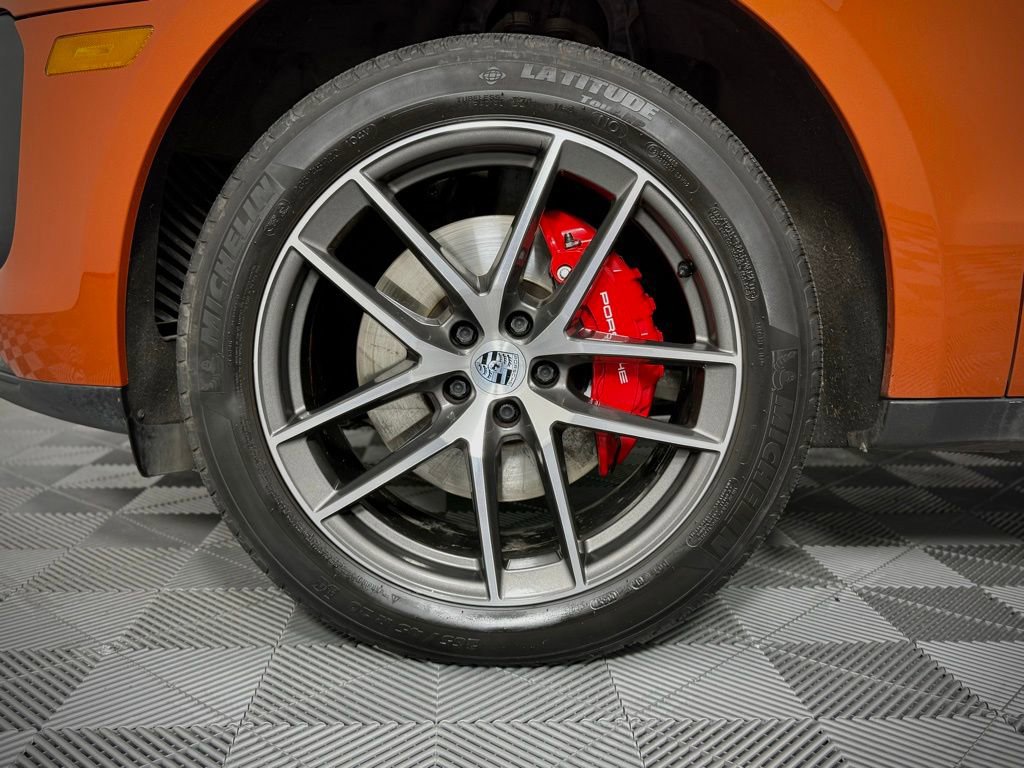 Certified 2022 Porsche Macan S AWD/4WD image 13