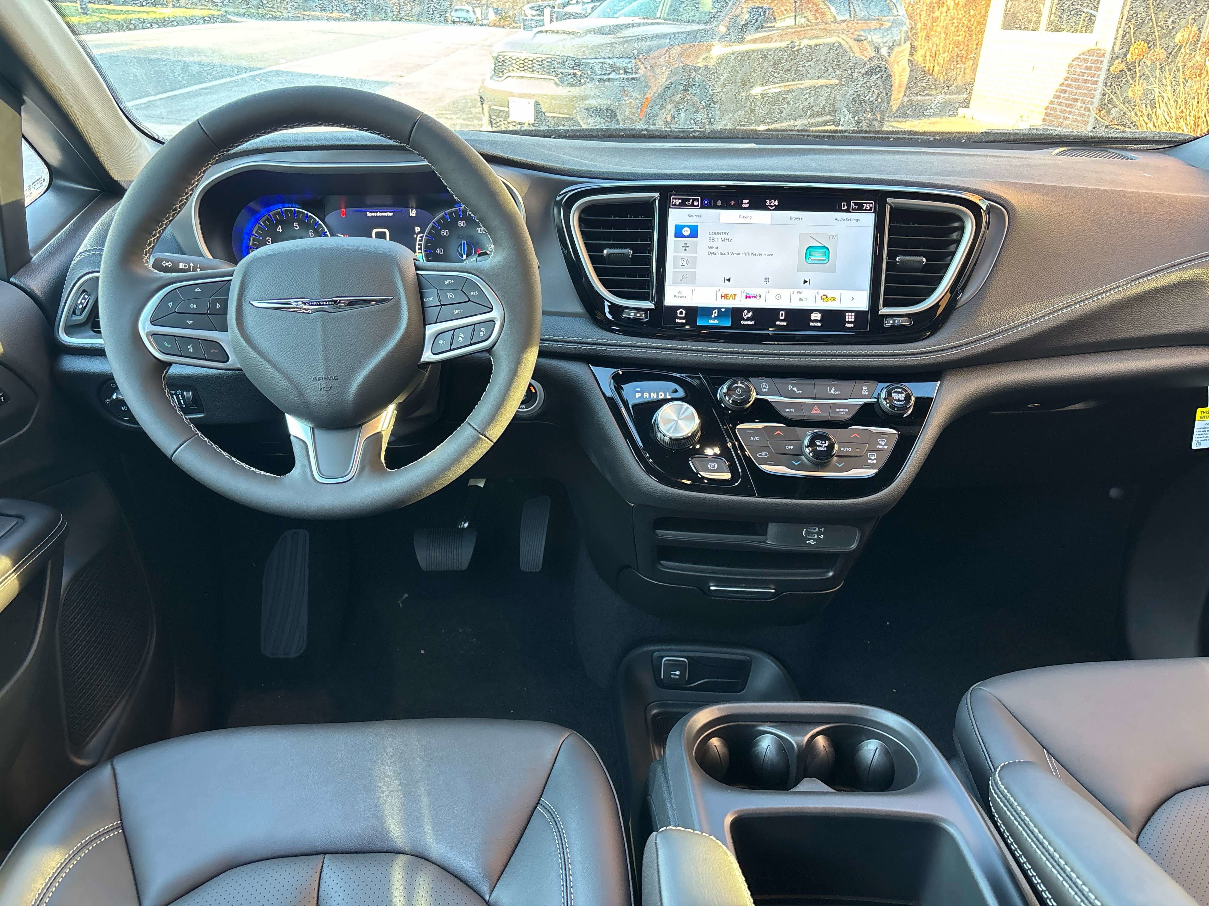 New 2026 Chrysler Pacifica Select image 5