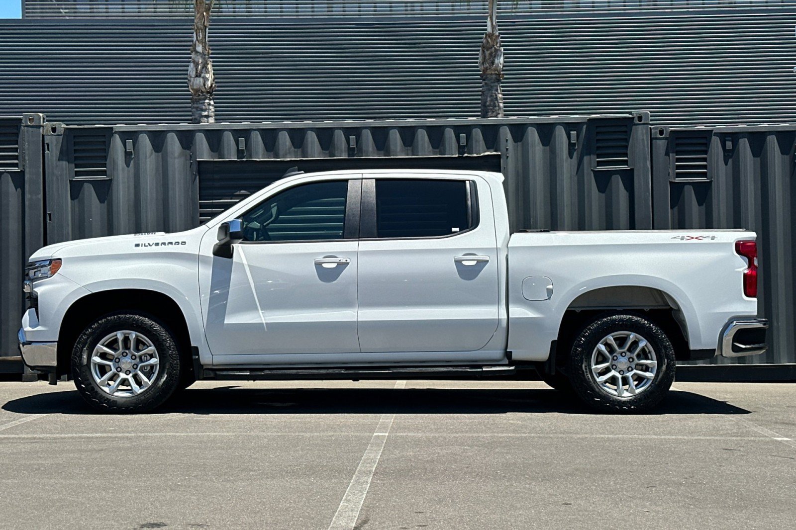 Used 2023 Chevrolet Silverado 1500 LT AWD/4WD image 2