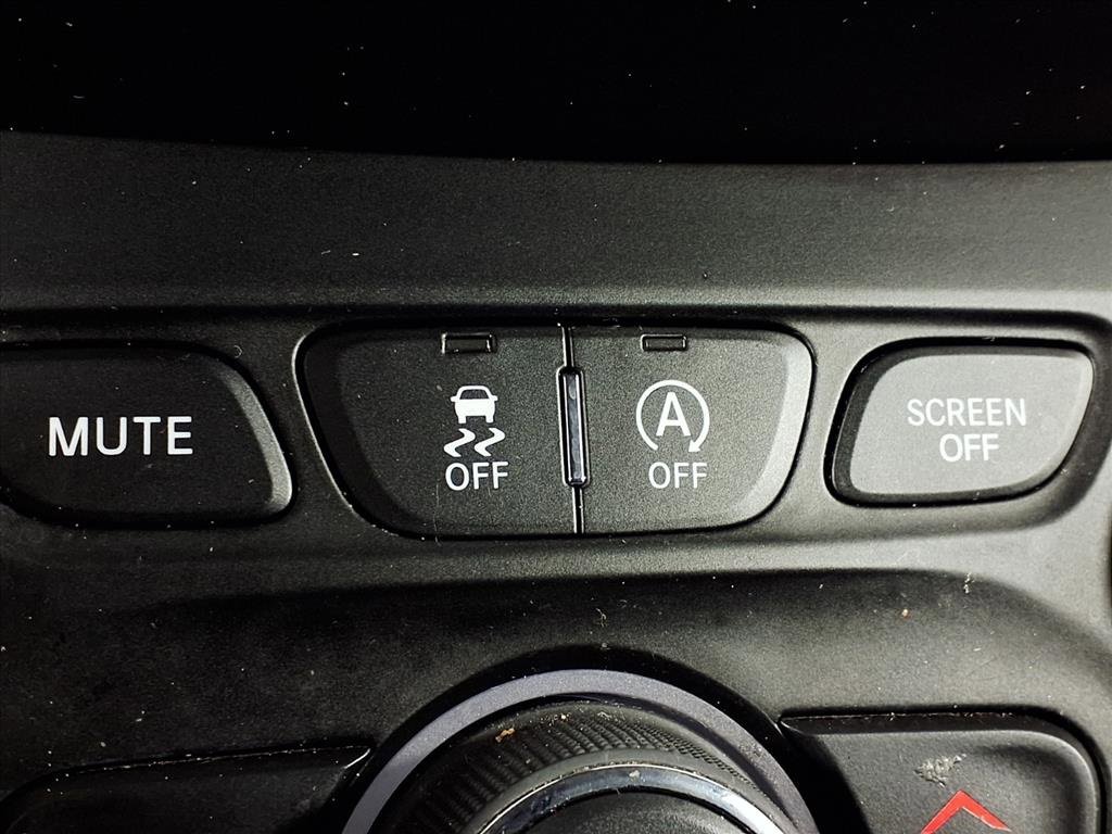 Used 2020 Jeep Cherokee Latitude Plus image 21