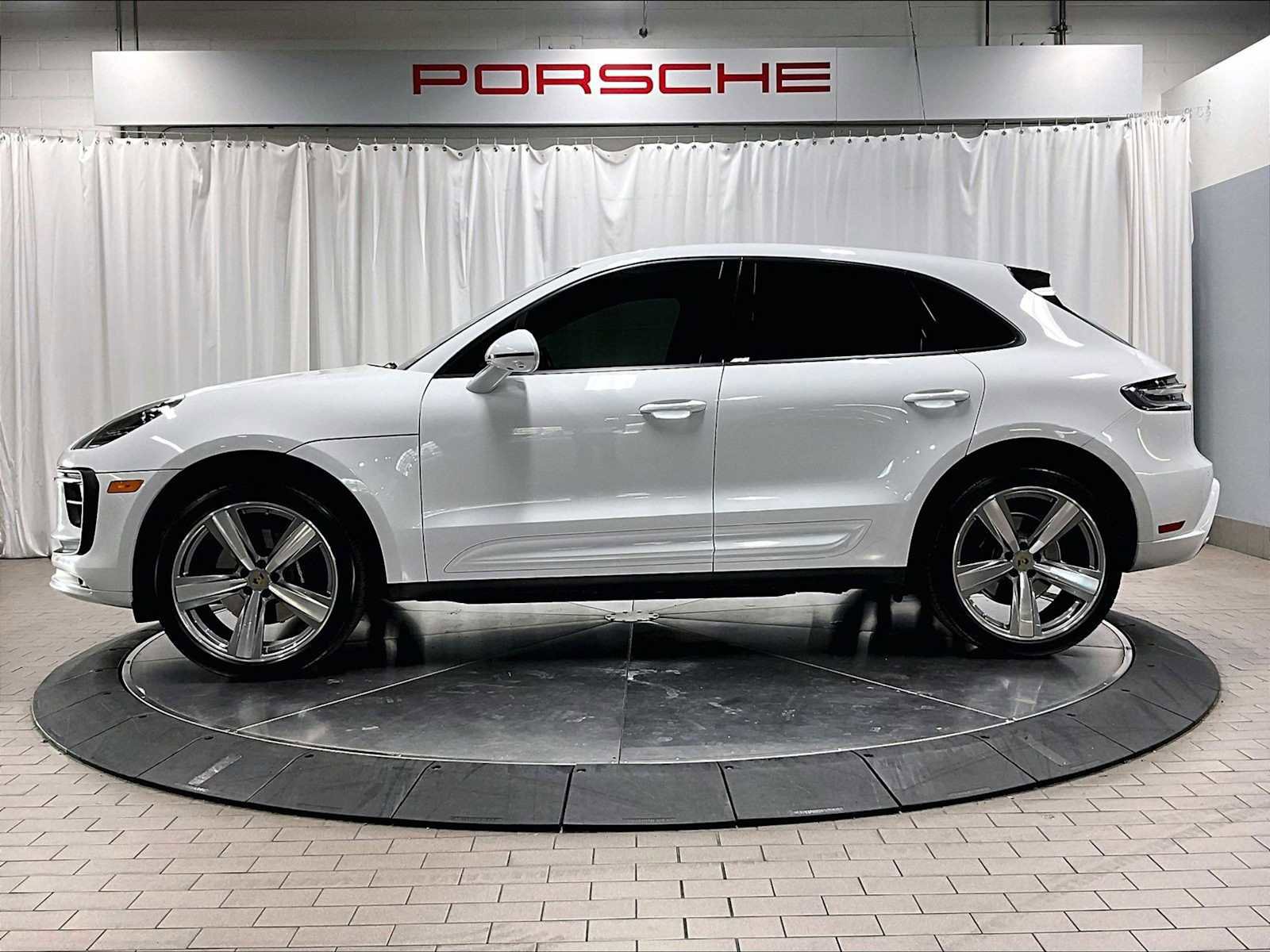 Used 2025 Porsche Macan image 2