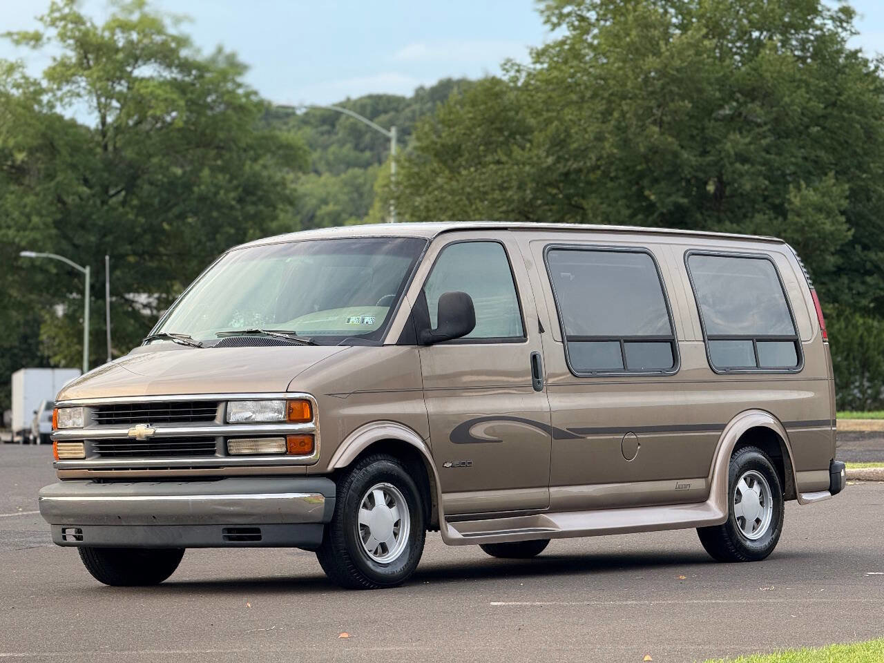Used 1996 Chevrolet Express 1500 image 1