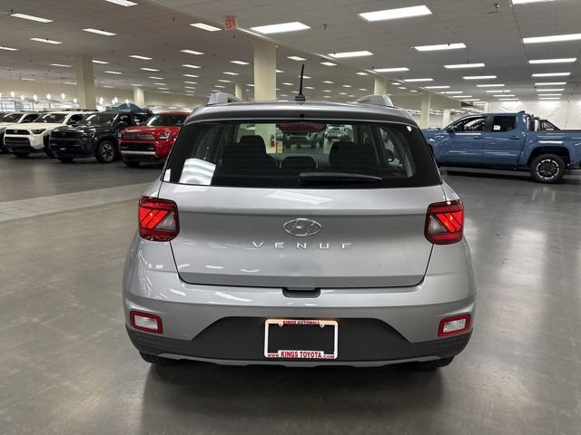 Used 2024 Hyundai Venue SEL FWD image 6
